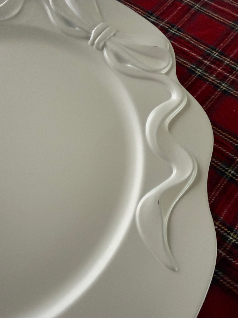 White Bow Dining Charger Plates - Set of 8 - Picture 2 of 6